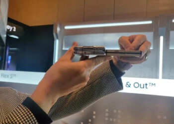 There’s a downside to Fold 5 and Flip 5 creaseless design that might not be worth it