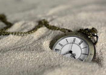 Vote now: Smartwatch vs regular watch – which one do you prefer?