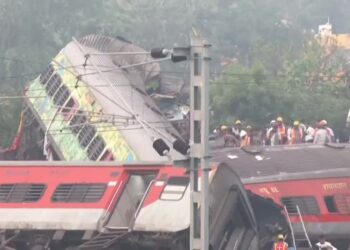 Worst India train disaster in decades kills hundreds