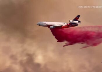 Air tankers used to extinguish Arizona fires