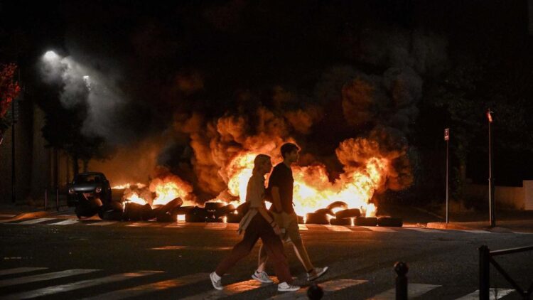 Amid protests in France, Macron calls cabinets crisis meeting