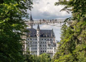 A man accused of pushing 2 American women off a cliff in Germany had ‘deep red marks all over’ as though he was ‘fought back at,’ witness says