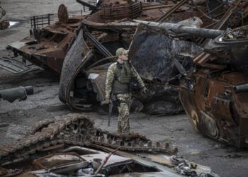 Russian military bloggers are losing their minds over reports that a Russian unit was blasted by artillery while waiting 2 hours for their commander to give a motivational speech