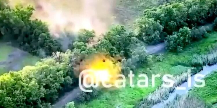 ‘Luckiest man alive’ – Abandoned Russian soldier watches comrades that ditched him go up in flames