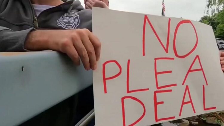 New York rabbis who caused deadly fire avoid jail time with a plea deal