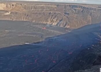 Kilauea volcano erupts on Hawaii