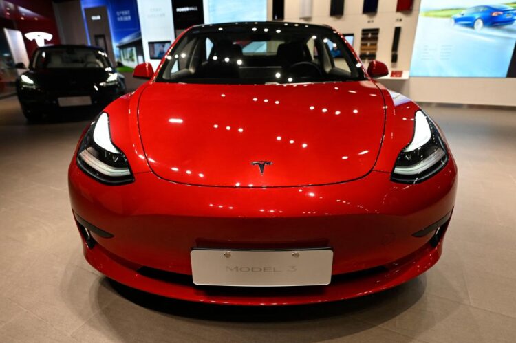 Tesla offering free Supercharging to entice Model 3 buyers