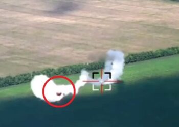 Ukrainian drone operator dodges Russian TOR-2M missile, then catches up to it — incredible video