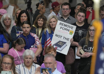 Utah district’s Bible ban spurs protest by parents, Republicans