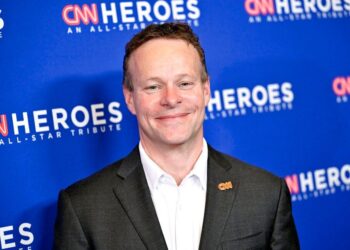 CNN’s new CEO mostly ignored his staff at a holiday party and read critical coverage about himself on his phone instead: report