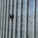 Man attempts ropeless climb of Seoul skyscraper