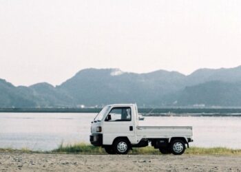 These tiny Japanese pick-up trucks that cost about $5,000 are winning fans in America