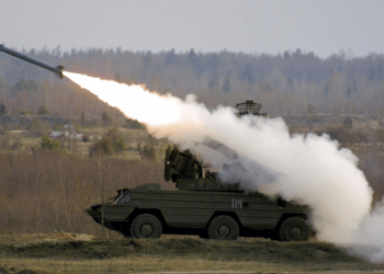 Kyiv hit by missile 6 minutes after air-raid warning issued