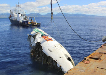 Pilots’ confusion over which engine was failing caused 2021 cargo plane crash off Hawaii, NTSB says