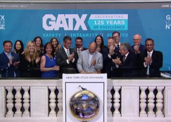 US stocks fall as investors eye more rate hikes