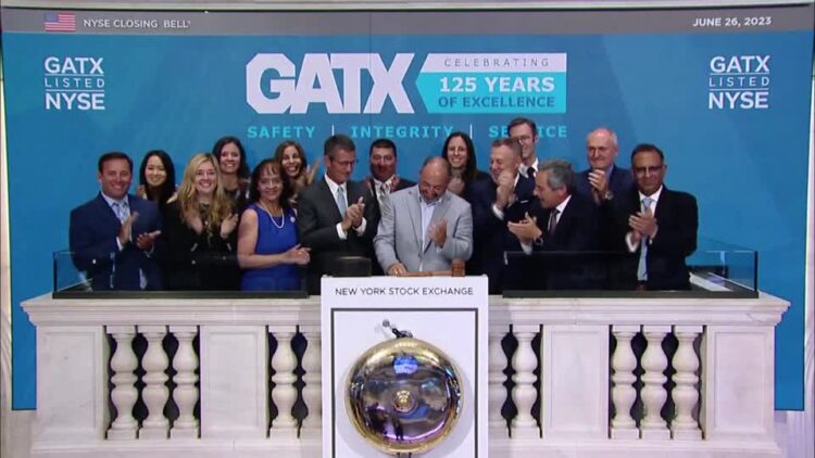 US stocks fall as investors eye more rate hikes