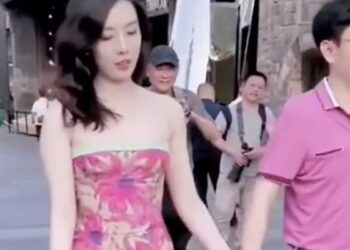 Executive Fired After Street Photographer Captures Him Holding Hands With Mistress