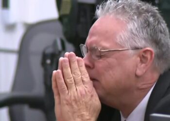 Scot Peterson, officer who didn’t confront Parkland school shooter, found not guilty