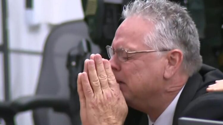 Scot Peterson, officer who didn’t confront Parkland school shooter, found not guilty