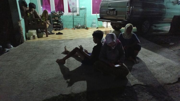 Strong earthquake shakes Indonesia’s main island, killing 1 and damaging dozens of homes