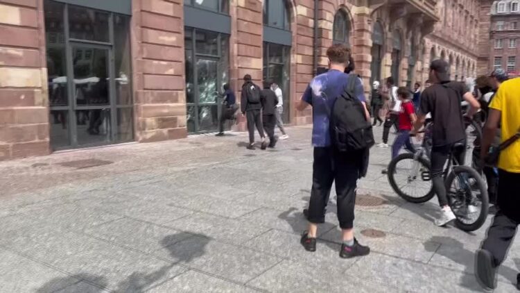 Strasbourg Apple store attacked over police shooting