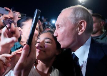 Putin, a germaphobe known for meeting with people at ridiculously long tables, took selfies kissing regular Russians this week